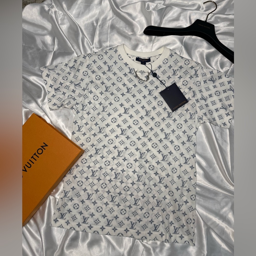 Louis Vuitton Escale Monogram Printed T-Shirt - Picture 5 of 16